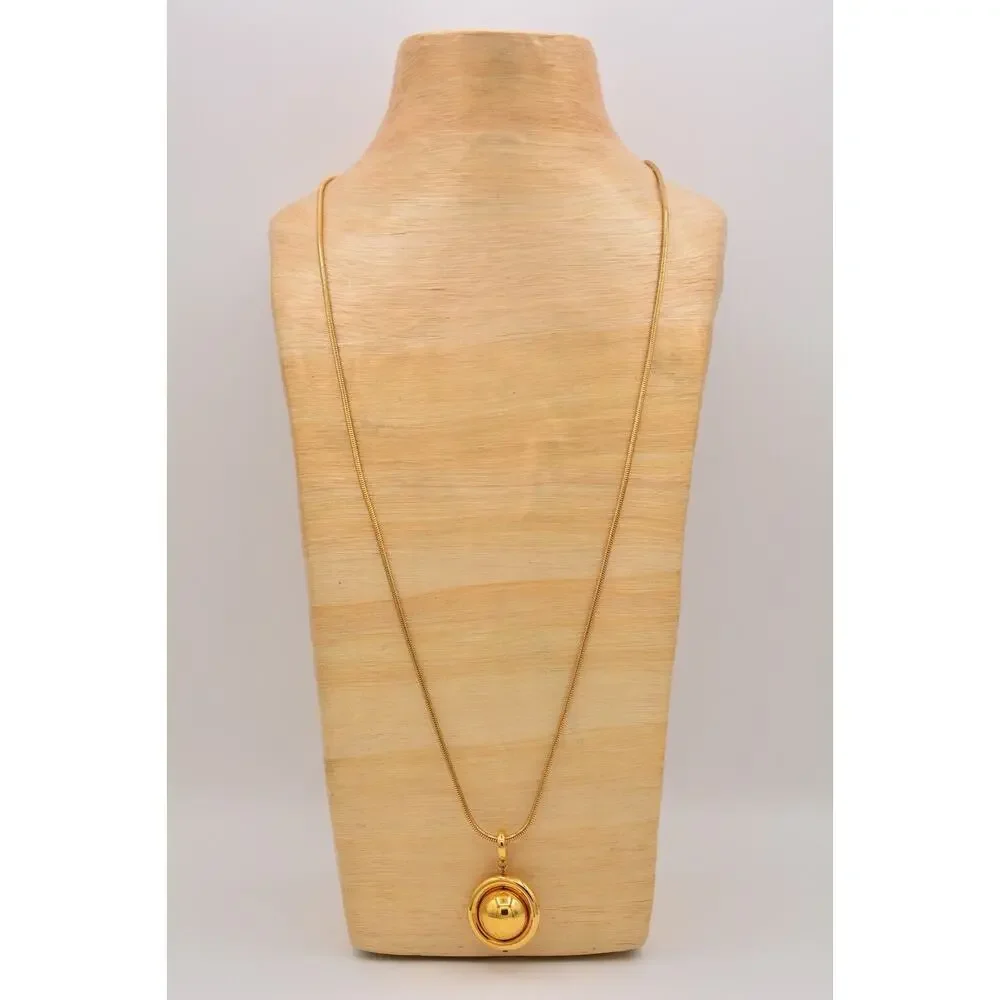Liz Claiborne stunning necklace